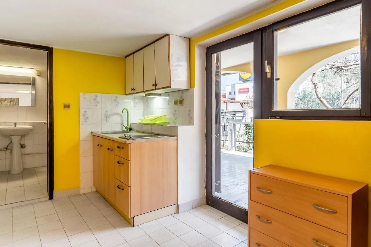 Apartments With A Parking Space Mali Lošinj Croácia